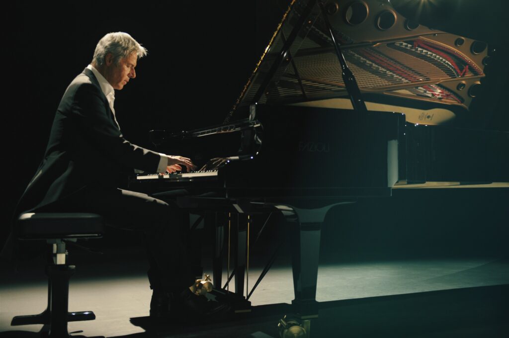Claudio Baglioni al pianoforte