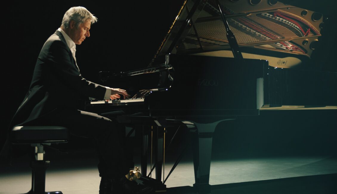 Claudio Baglioni al pianoforte